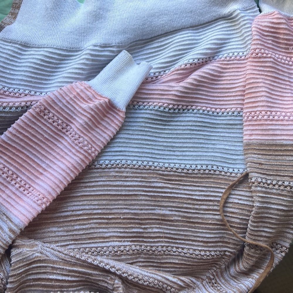 V-Neck Color Block Knit Sweater Medium - Picture 6 of 8